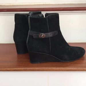 Aquatalia Julianna wedge suede booties!